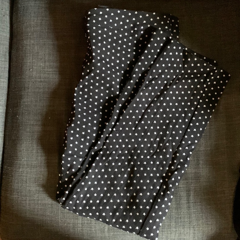 1901 Black with white stars capris, size 10.
